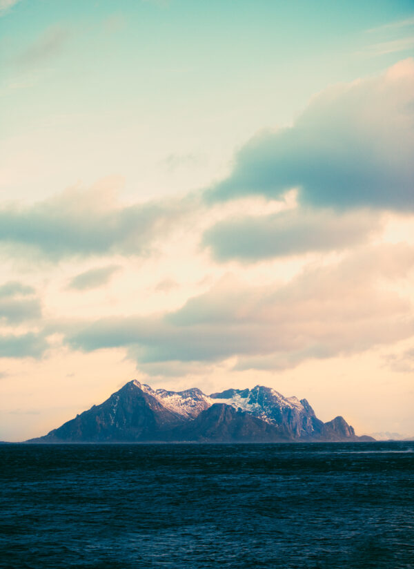"LONLEY ISLAND"